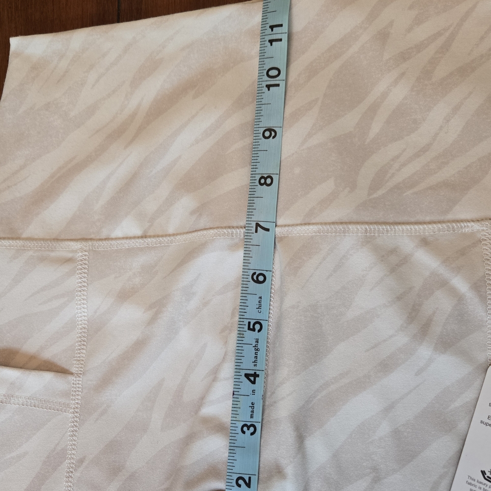 Scorpio Sol White Patterned Leggings - Picture 6 of 8